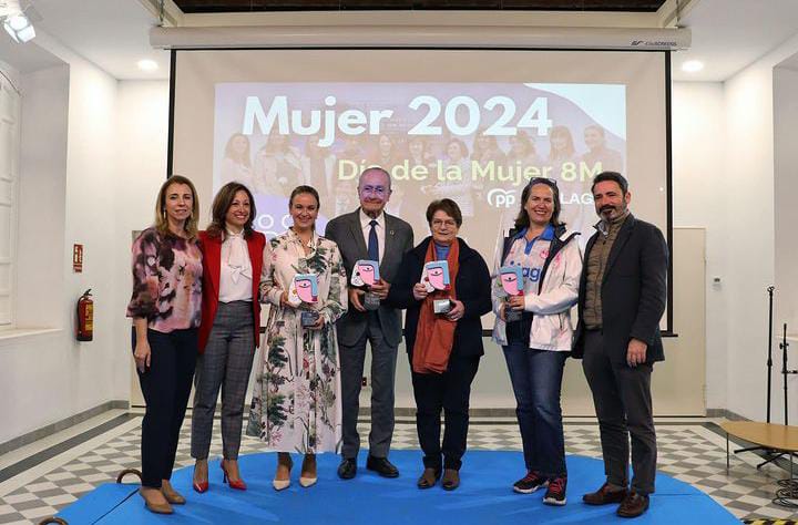 Partido Popular de Málaga reconoce la labor de Adoratrices